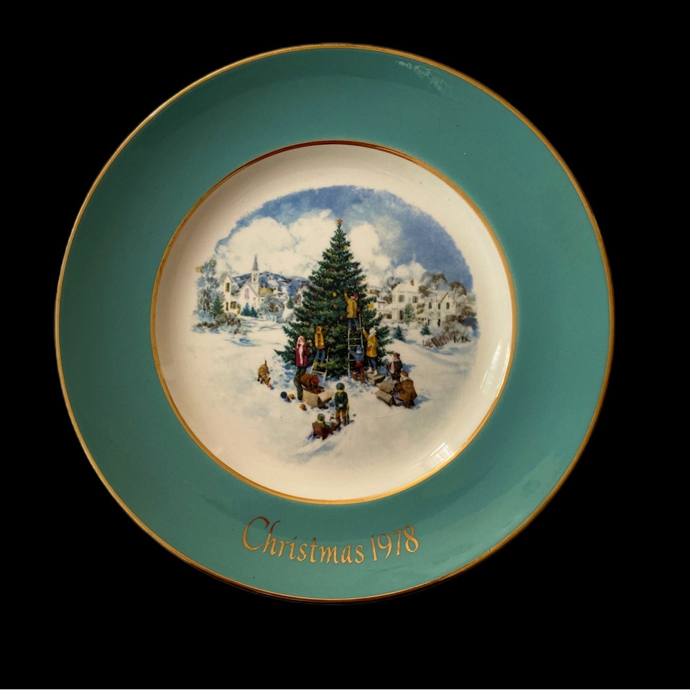 VINTAGE Avon 1978 Collectible Christmas Plate